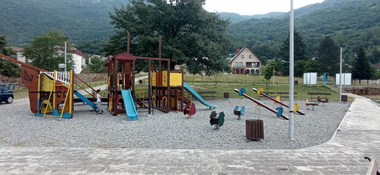 פלוזינה Apartment Holiday Lake - Piva 2022 מראה חיצוני תמונה